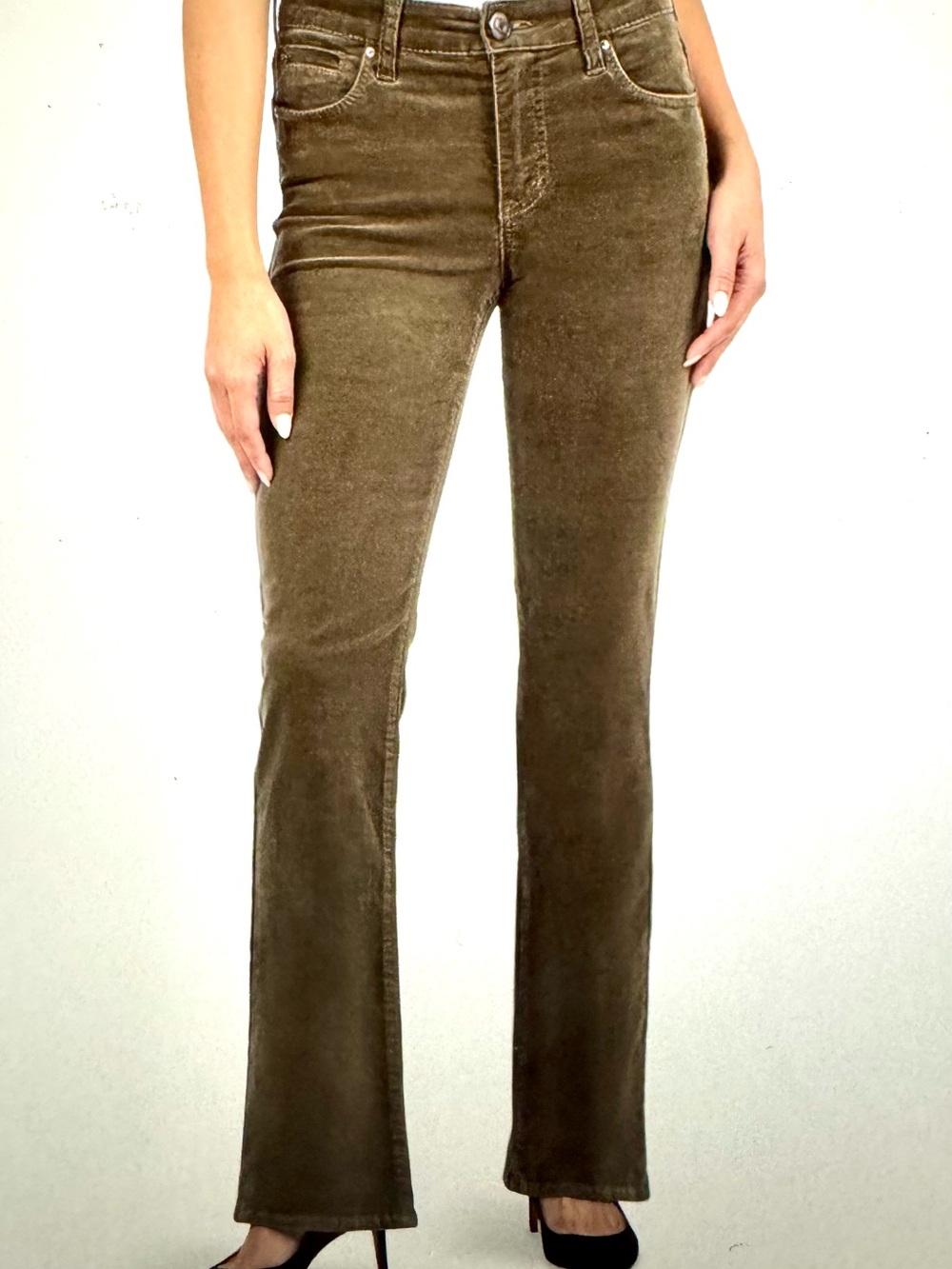 NWOT KUT from the Kloth Green Karen Baby Boot Cut Corduroy Pants Size 8.
